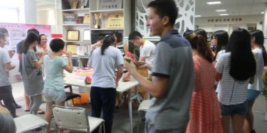 相親相愛一家人，畢加展覽為員工慶祝生日